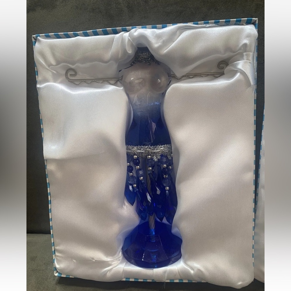 Fashion Jewelry Acrylic Mannequin Organizer With Drops Stand Display. Lot Of Two